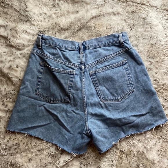 VINTAGE NY&C JEAN SHORTS - Picture 2 of 2